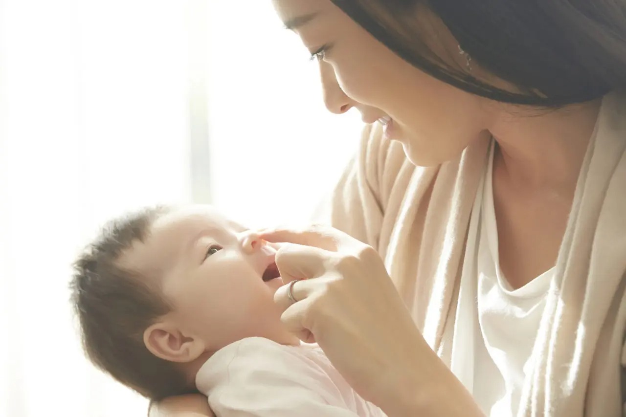 赤ちゃんの哺乳が将来の歯ならびを決める？
